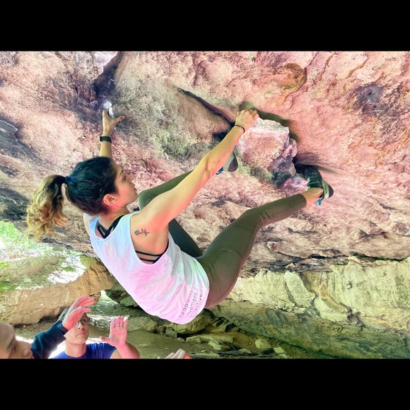 Meet your Posher, Nicole - Picture 2 of 3